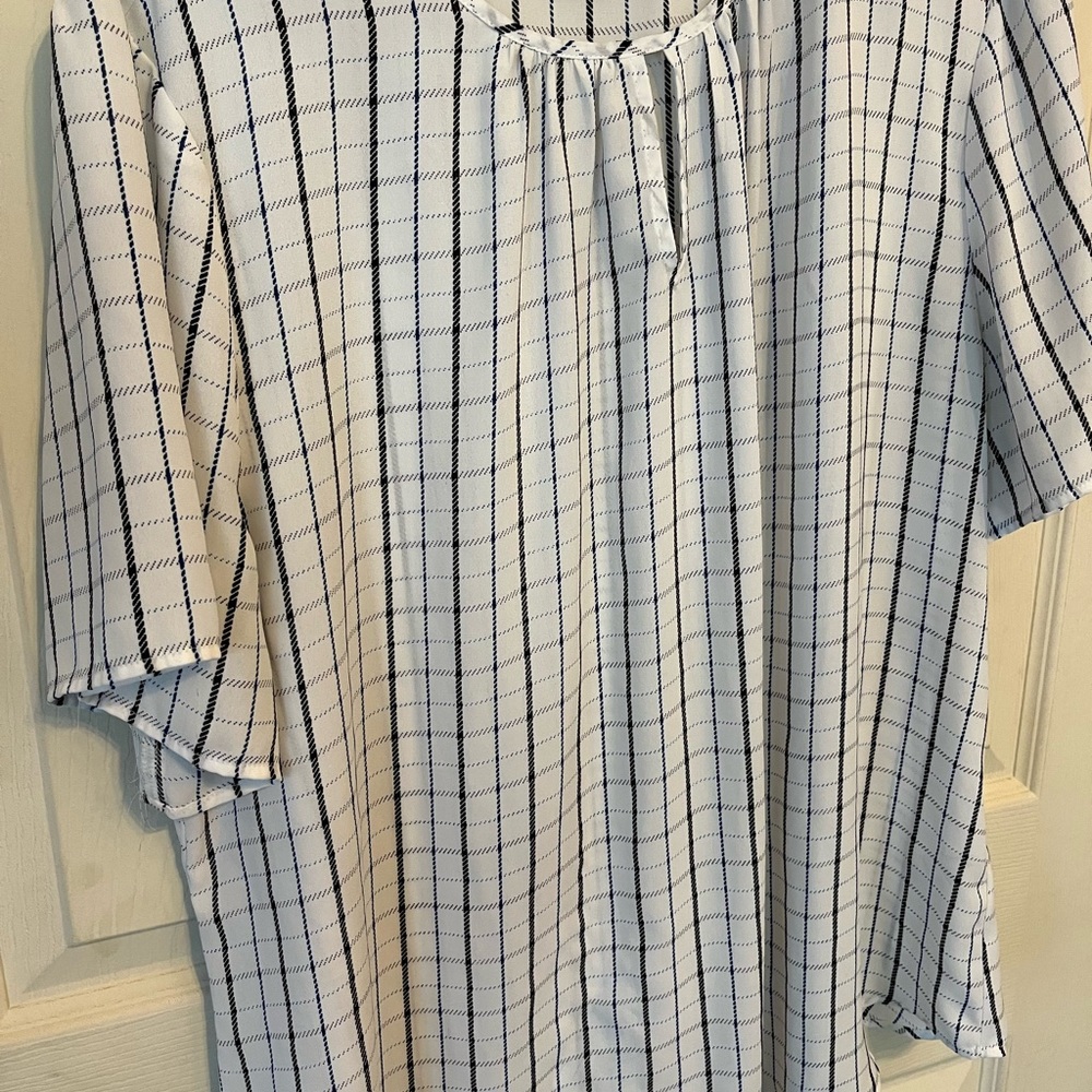 Van Heusen women’s xl white royal plaid blouse